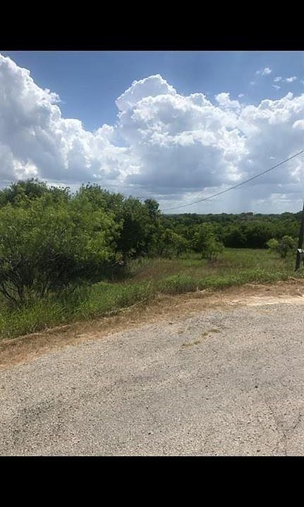 2nd image of 120 Bridle Path