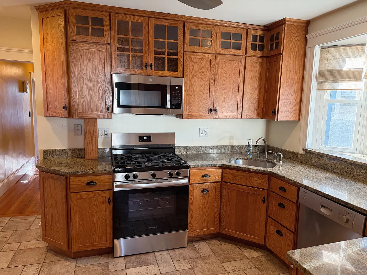 2 bed, 2.0 bath, 1000 sqft, $2,550 — Photo 4