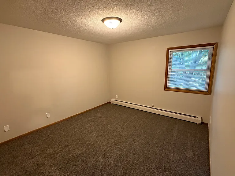 320 Spruce Dr E #8 — Photo 6
