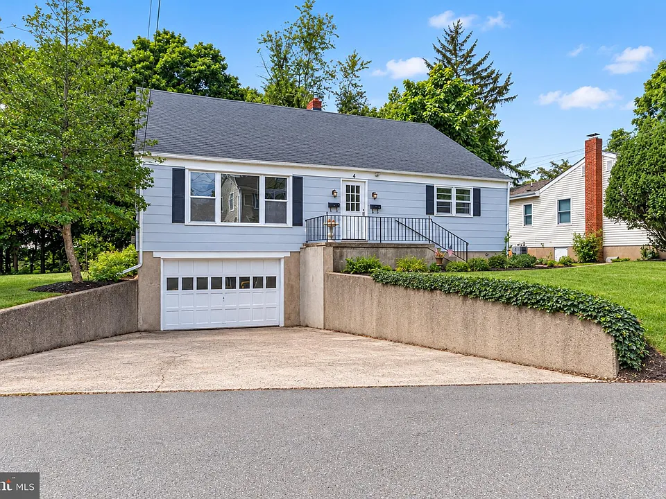 4 Pierson Pl #A