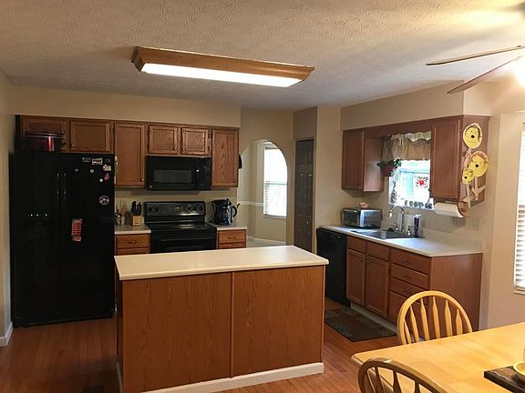 4th image of 229 Harwood Ct