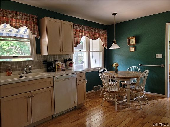 5th image of 118 Chauncey Ln