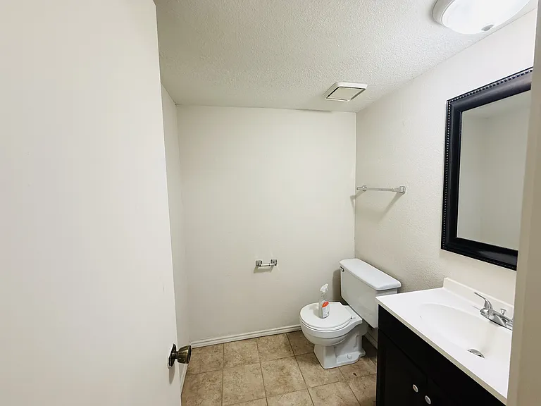 221 Meadow Ct #C — Photo 13