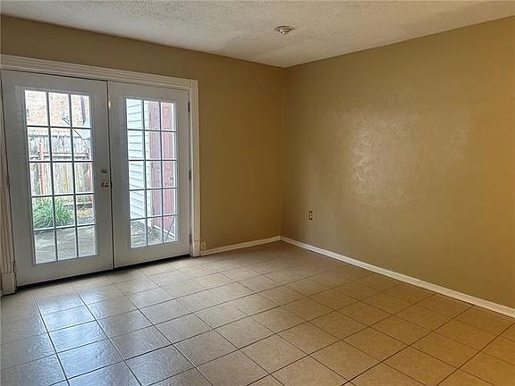 5th image of 300 Coral Ave APT B