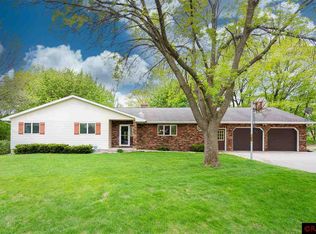 40 Valley Ridge Ct, Mankato, MN 56001