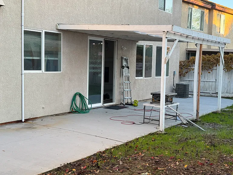 COVERED BACK PATIO