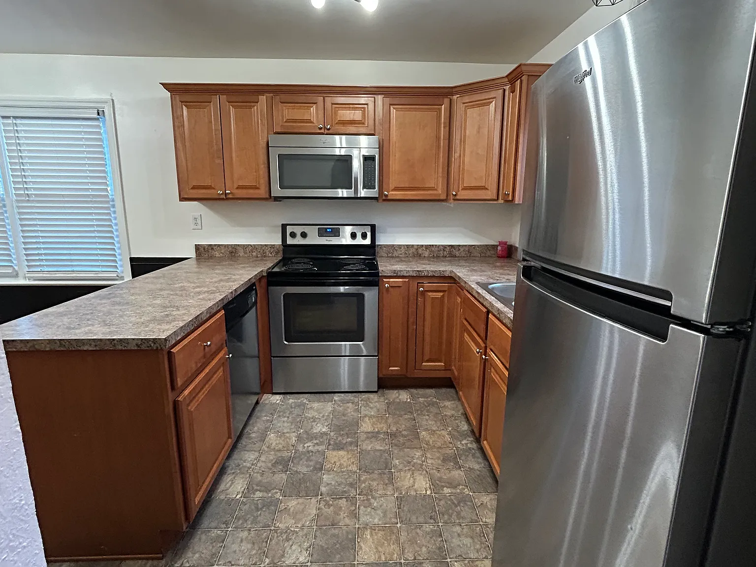 3 bed, 1152 sqft, $1,980 — Photo 2