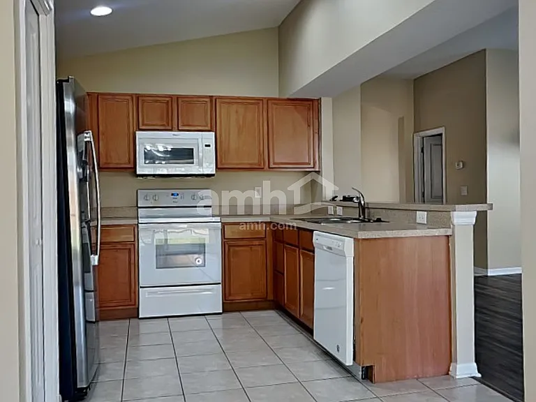 27437 Sugar Loaf Dr — Photo 3