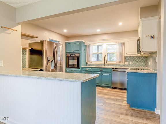 3rd image of 217 Beechwood Shores Road