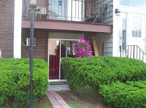 1st image of 10 Woodcrest Ct APT 1