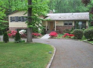 929 Middle Neck Rd, Great Neck, NY 11024