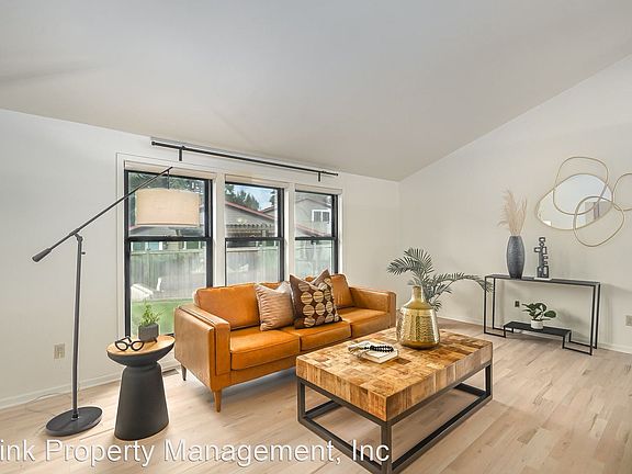 3rd image of 16832 Ambaum Blvd S