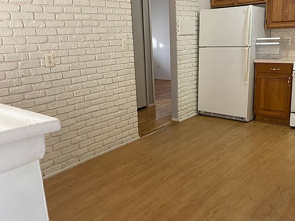 5th image of 27760 Woodmont St