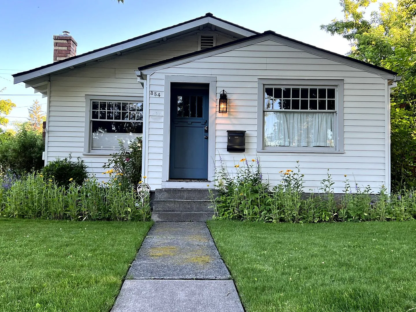 Charming Historical Home, Desirable Downtown Location. Flexible Lease Terms, 30-day Min. All Util... — Photo 2