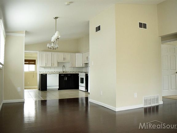 4th image of 1426 Rosewood St