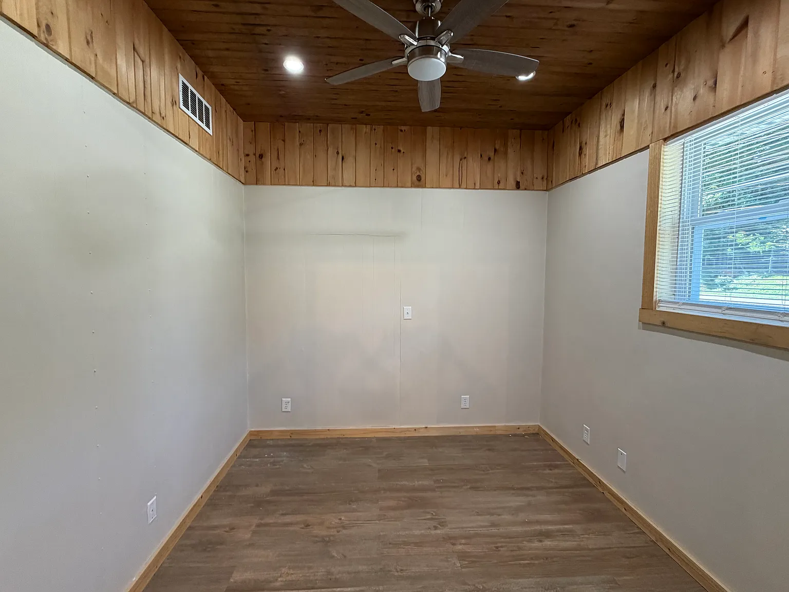 1 bed, 400 sqft, $1,300 — Photo 2