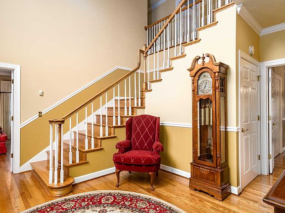 2nd image of 107 Woodbriar Dr
