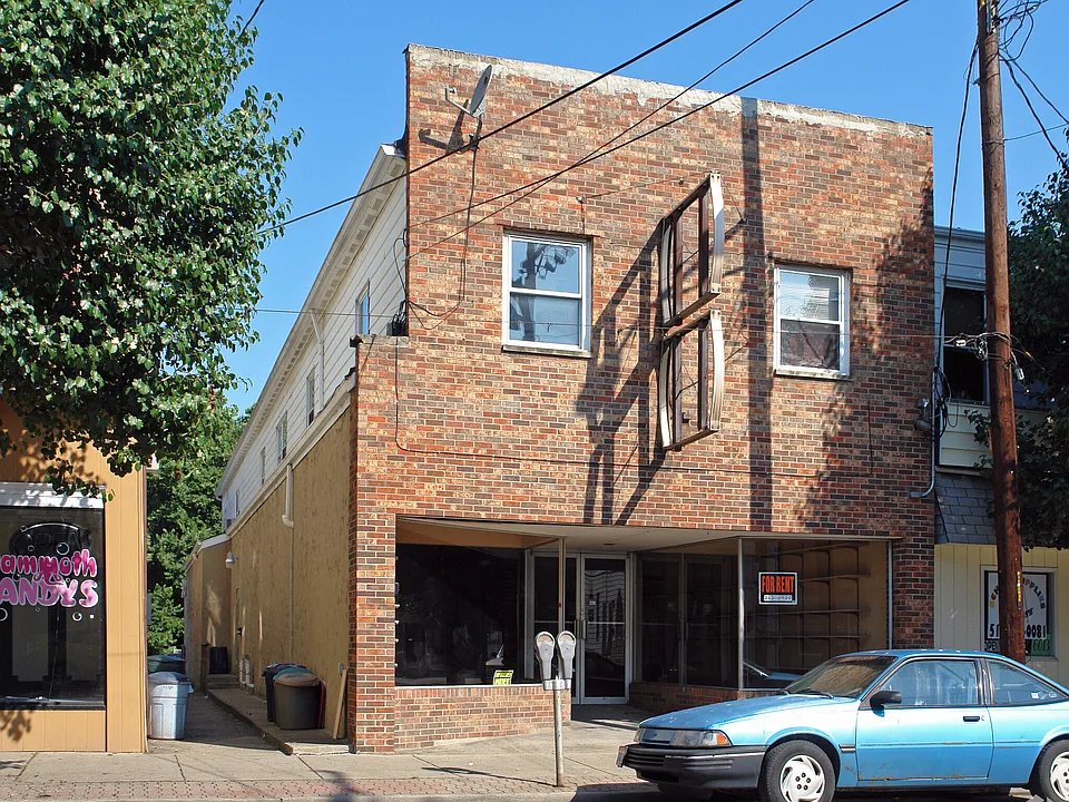 6011 Vine St #3