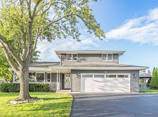 8 Abbeywood Dr, Romeoville, IL 60446