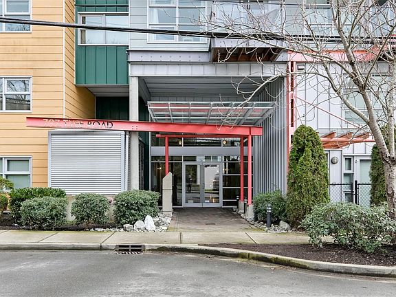 3rd image of 797 Tyee Rd #402