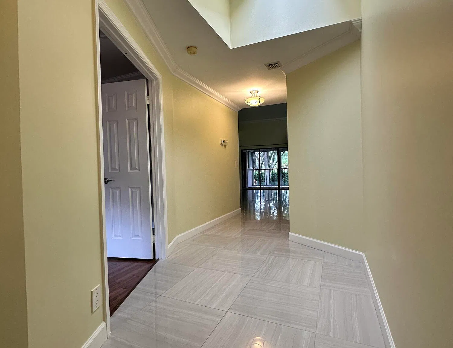 3 bed, 2.0 bath, 1347 sqft, $3,350 — Photo 3