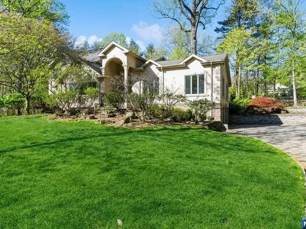 215 Highwood Ave, Tenafly, NJ 07670