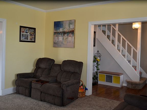 LR looking into foyer