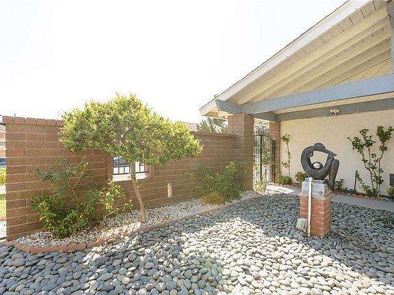 4th image of 20445 Gernside Dr