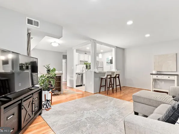 12311 Braxfield Ct APT 8, Rockville, MD 20852