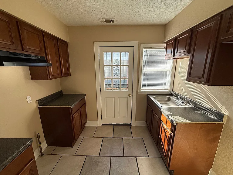 1371 Kimball Cv — Photo 5