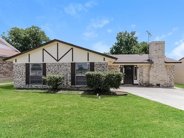 2512 Whitson Way — Photo 1