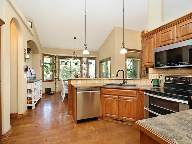 825 Laussac Dr — Photo 9