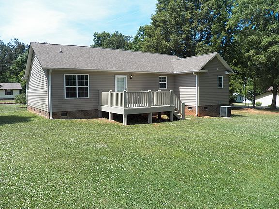 deck, large back yard