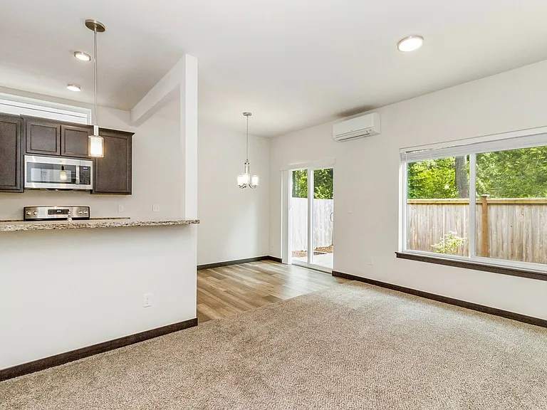 323 Penny Ave — Photo 6