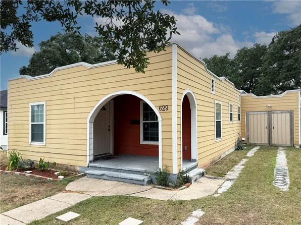 629 W Yoakum Ave, Aransas Pass, TX 78336