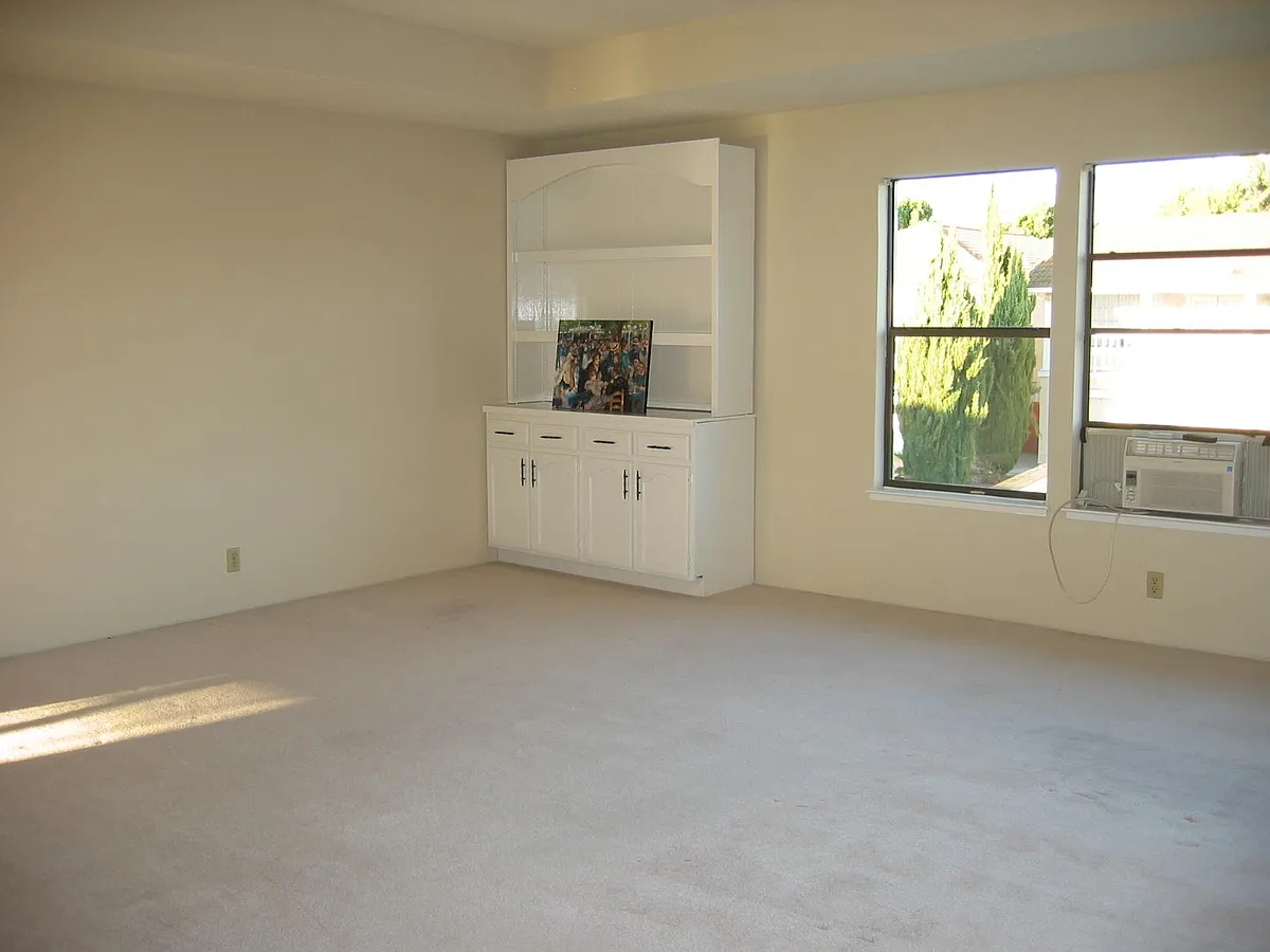 2nd master bedroom room with walk-in closet (700+ ft) - 2815 Glauser Dr