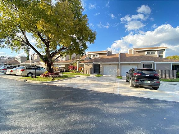 2nd image of 603 Woodgate Ln #20