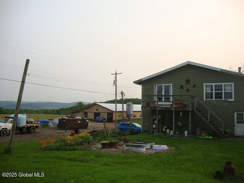 5th image of 806 Slate Hill Road