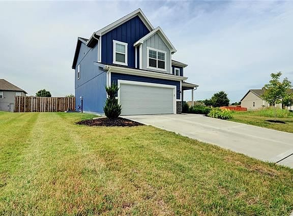 3rd image of 112 SE Water Garden Ct