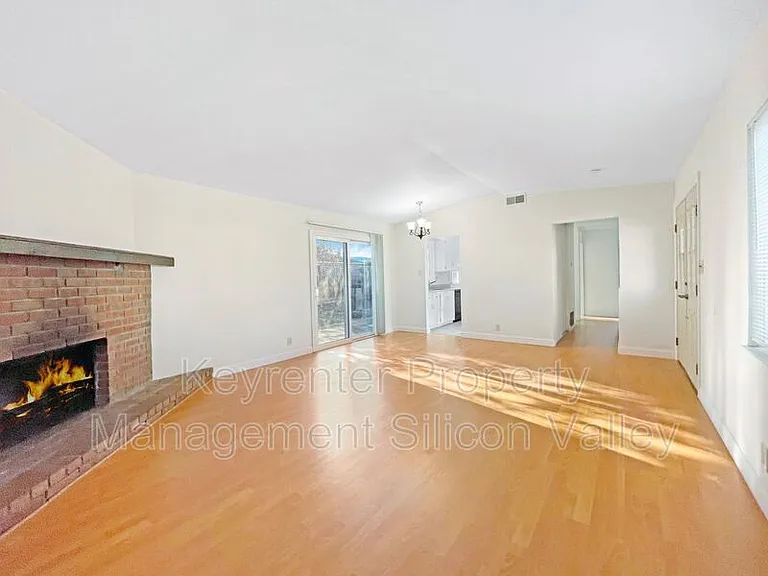 6772 John Dr — Photo 4