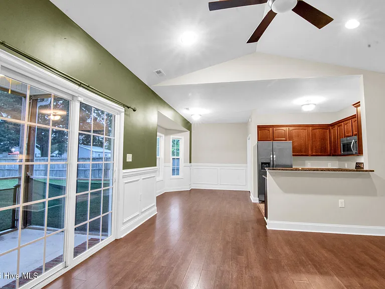 102 Conley Hills Dr — Photo 5