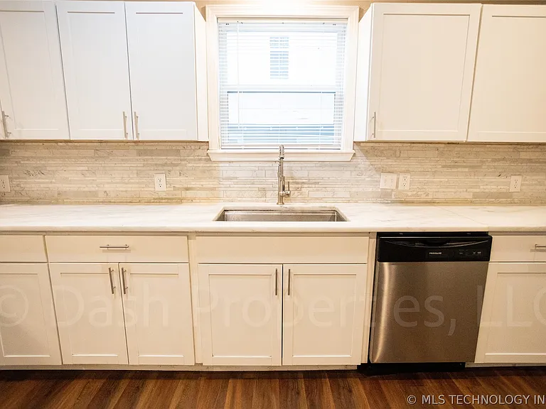 821 S Quaker Ave — Photo 20