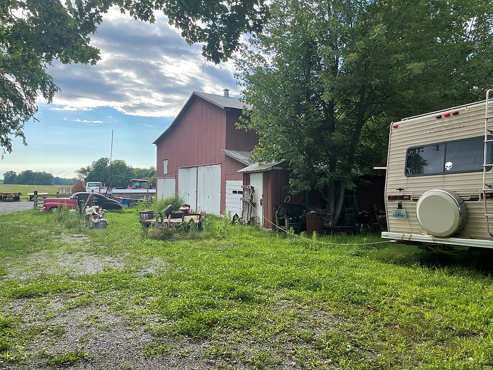 2nd image of 285 Clarksville Rd