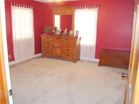 5th image of 102 Court Dr