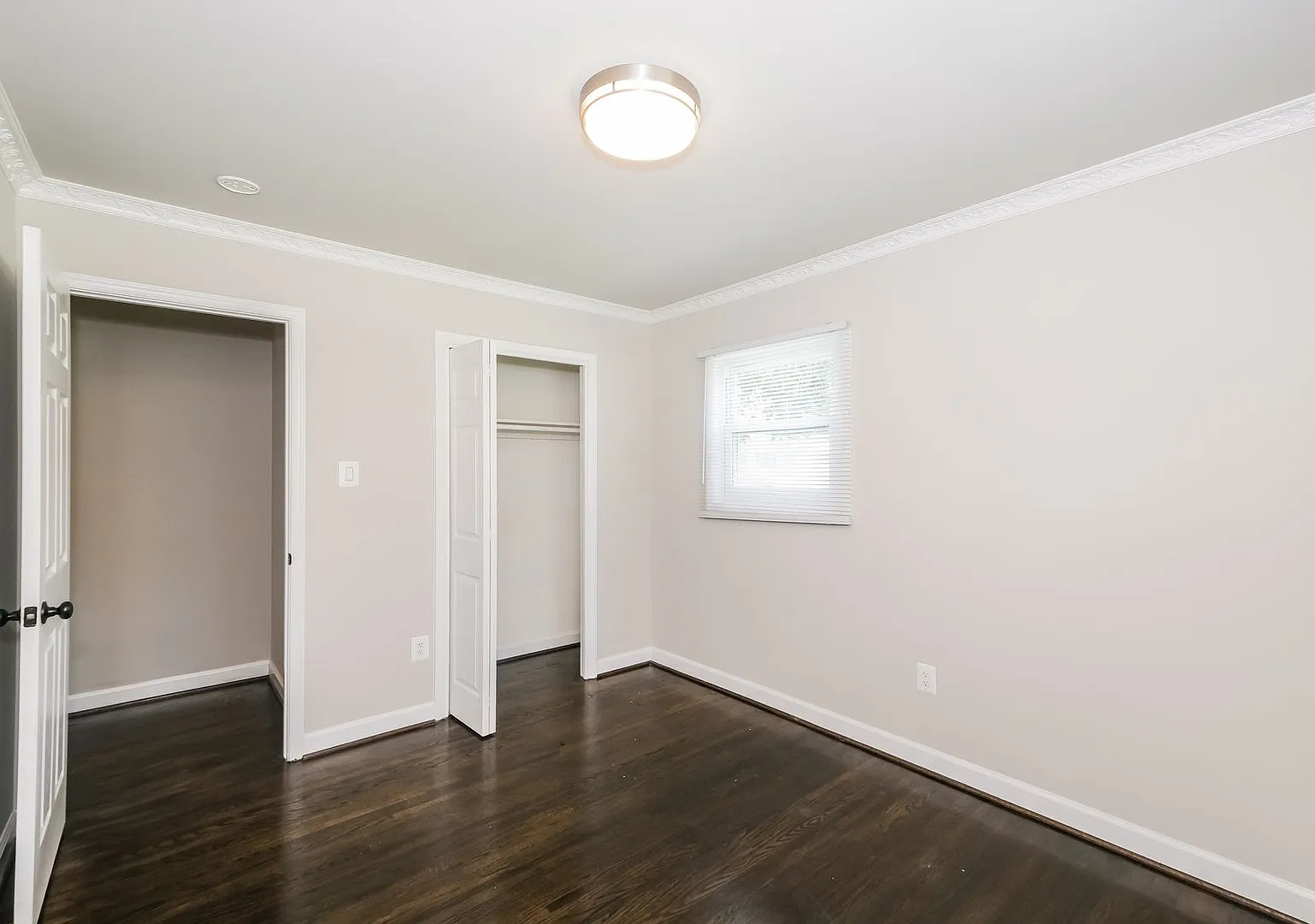 Spacious Single Family Home with backyard space — Photo 4