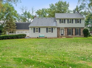 28W241 Garys Mill Rd, Winfield, IL 60190