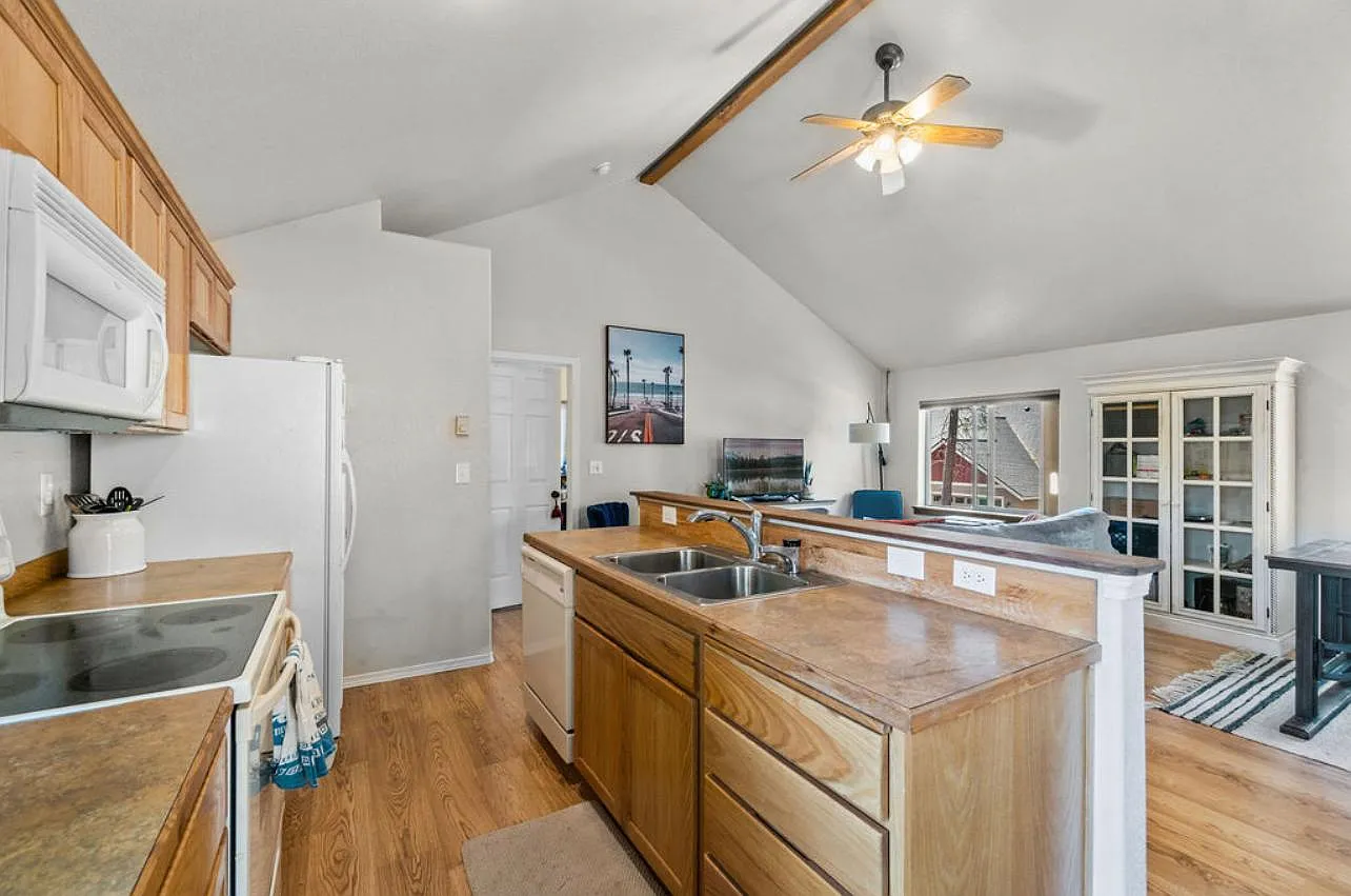 1 bed, 792 sqft, $1,950 — Photo 4