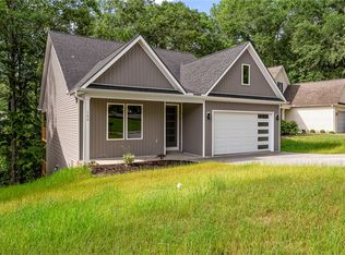 156 Grand Oak Cir, Pendleton, SC 29670