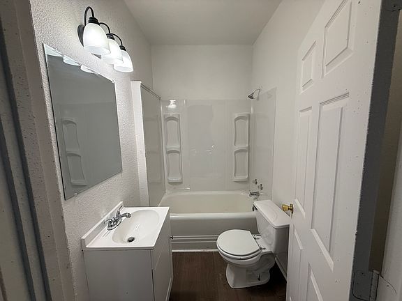 4th image of 431 Vine St