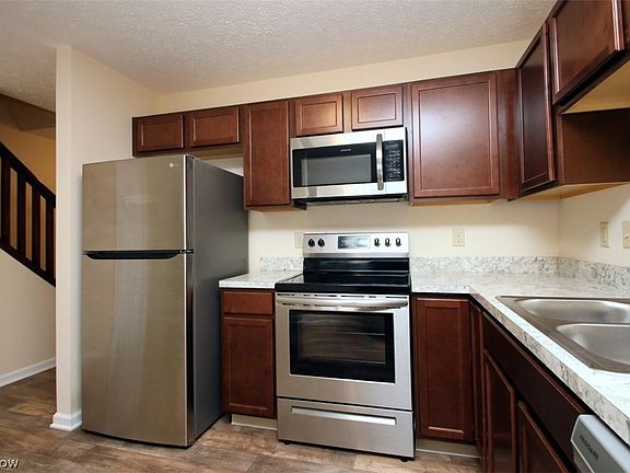 4th image of 33160 Beverly Ln